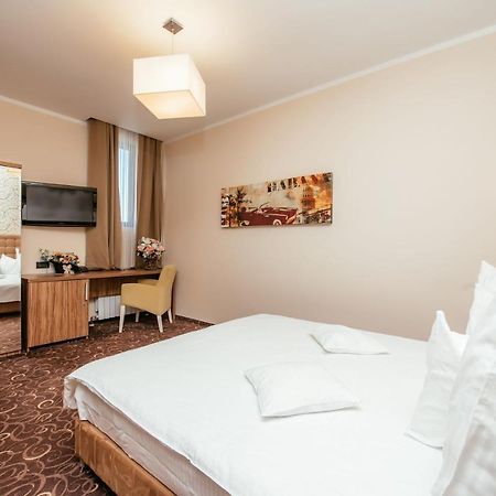 C Guest House Дробета-Турну-Северин Экстерьер фото