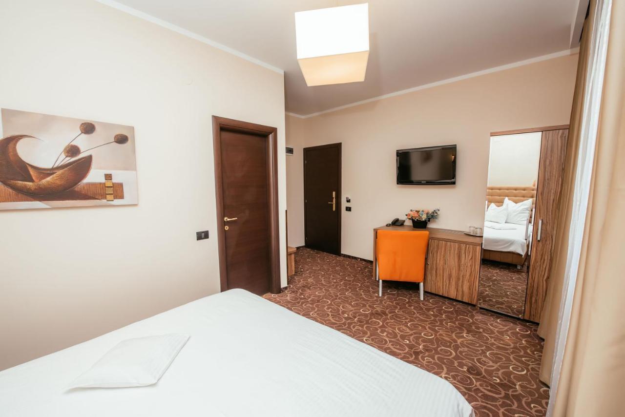 C Guest House Дробета-Турну-Северин Экстерьер фото