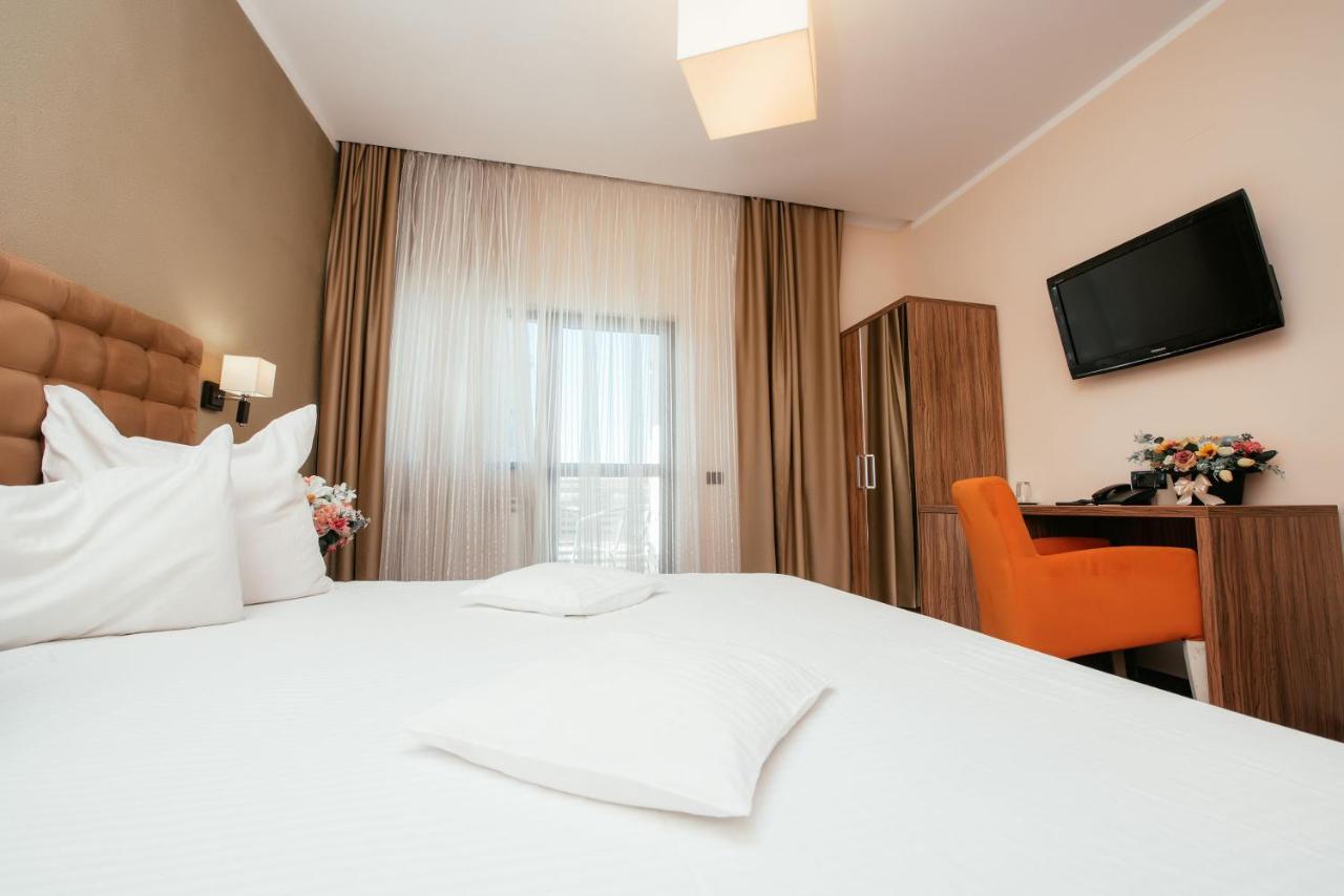 C Guest House Дробета-Турну-Северин Экстерьер фото