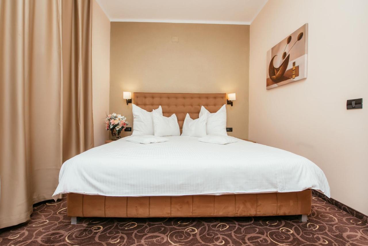 C Guest House Дробета-Турну-Северин Экстерьер фото