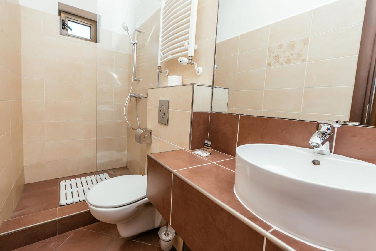 C Guest House Дробета-Турну-Северин Экстерьер фото
