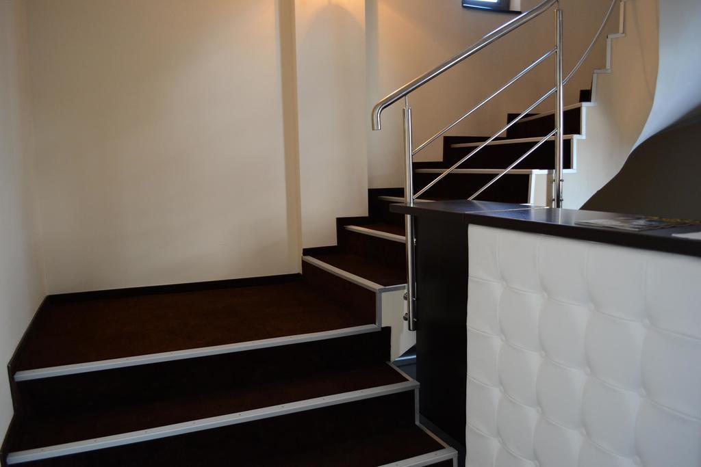 C Guest House Дробета-Турну-Северин Экстерьер фото